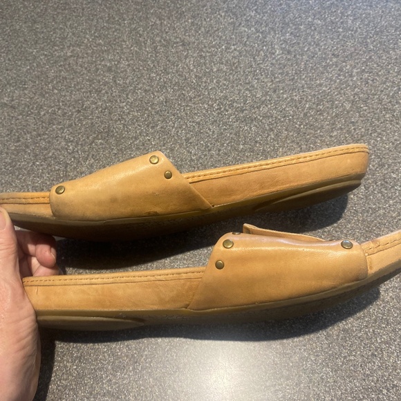 B Makowsky Jade Slides Genuine Leather in Beige  - Size 9.5M - Picture 4 of 8